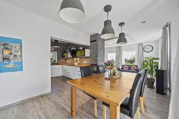 Kuchyň, jídelna, obývací pokoj - Prodej domu 215 m², Stěžery