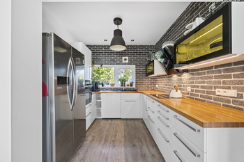 Kuchyň - Prodej domu 215 m², Stěžery