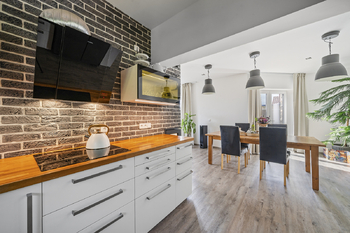 Kuchyň - Prodej domu 215 m², Stěžery
