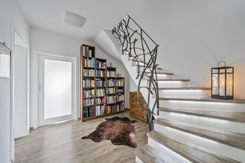 Vstupní hala - Prodej domu 215 m², Stěžery