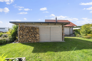 Zahradní stavba - úložný prostor - Prodej domu 215 m², Stěžery