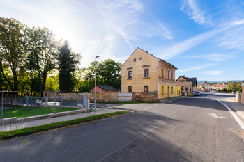 Prodej domu 448 m², Zabrušany