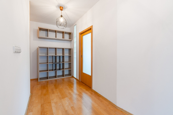 Prodej bytu 2+kk v osobním vlastnictví 62 m², Praha 8 - Kobylisy