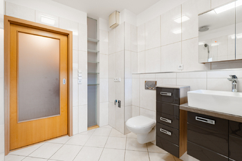 Prodej bytu 2+kk v osobním vlastnictví 62 m², Praha 8 - Kobylisy