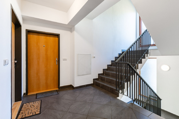 Prodej bytu 2+kk v osobním vlastnictví 62 m², Praha 8 - Kobylisy