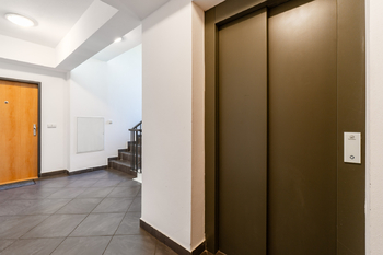 Prodej bytu 2+kk v osobním vlastnictví 62 m², Praha 8 - Kobylisy