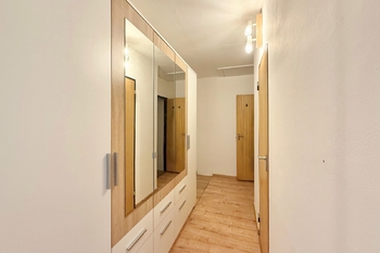 Pronájem bytu 6 a více v osobním vlastnictví 220 m², Praha 8 - Kobylisy