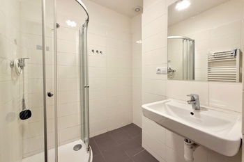 Pronájem bytu 6 a více v osobním vlastnictví 220 m², Praha 8 - Kobylisy