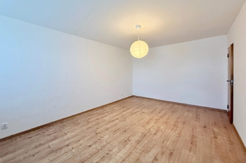 Pronájem bytu 6 a více v osobním vlastnictví 220 m², Praha 8 - Kobylisy