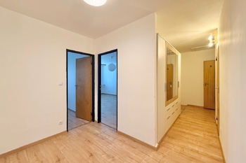 Pronájem bytu 6 a více v osobním vlastnictví 220 m², Praha 8 - Kobylisy