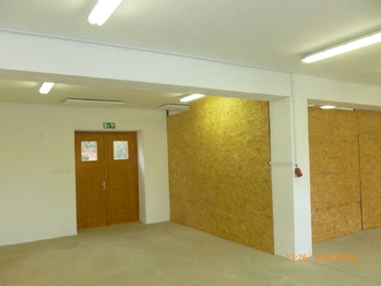 Pronájem obchodních prostor 189 m², Roudné