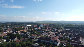Pohled nad domem - Prodej bytu 3+1 v osobním vlastnictví 72 m², Drnholec