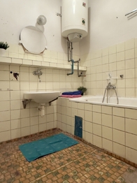 Koupelna - Prodej bytu 3+1 v osobním vlastnictví 72 m², Drnholec