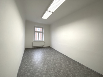 kancelář 2 - Pronájem kancelářských prostor 33 m², Plzeň