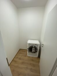 komora v bytě - Pronájem bytu 1+kk v osobním vlastnictví 46 m², Plzeň