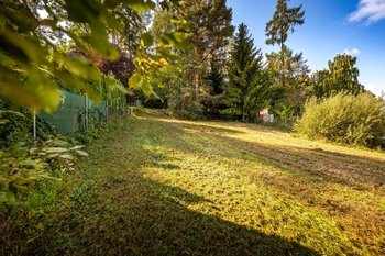 Prodej pozemku 1591 m², Hluboká nad Vltavou
