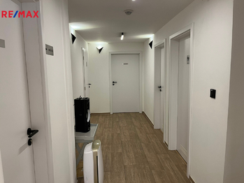 Pronájem obchodních prostor 398 m², Zubří