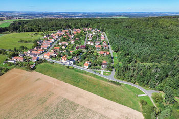 Prodej pozemku 732 m², Chlumčany