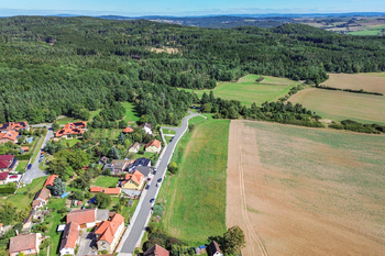 Prodej pozemku 732 m², Chlumčany
