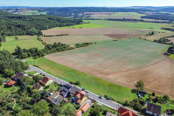 Prodej pozemku 732 m², Chlumčany