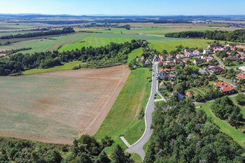 Prodej pozemku 732 m², Chlumčany