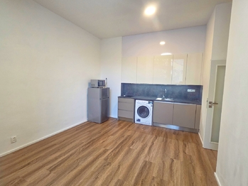 obývací pokoj s kuch.koutem - Pronájem bytu 2+kk v osobním vlastnictví 39 m², České Budějovice