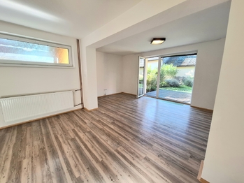 Obývací pokoj a kuchyně - Pronájem bytu 3+1 v osobním vlastnictví 150 m², Zruč-Senec