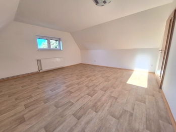 Pokoj č. 2 - Pronájem bytu 3+1 v osobním vlastnictví 150 m², Zruč-Senec