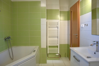 Koupelna - Pronájem bytu 3+1 v osobním vlastnictví 150 m², Zruč-Senec