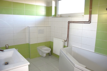 Koupelna - Pronájem bytu 3+1 v osobním vlastnictví 150 m², Zruč-Senec