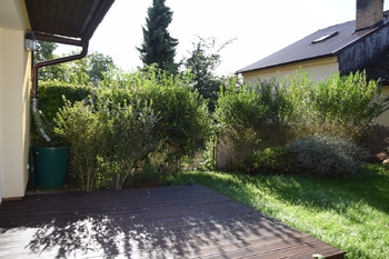 Zahrada s terasou - Pronájem bytu 3+1 v osobním vlastnictví 150 m², Zruč-Senec
