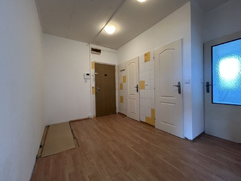 Chodba - Prodej bytu 2+1 v družstevním vlastnictví 65 m², Milovice