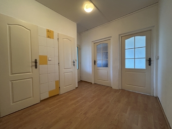 Chodba - Prodej bytu 2+1 v družstevním vlastnictví 65 m², Milovice