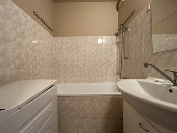 Koupelna - Prodej bytu 2+1 v družstevním vlastnictví 65 m², Milovice