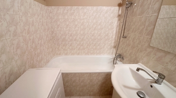 Koupelna - Prodej bytu 2+1 v družstevním vlastnictví 65 m², Milovice