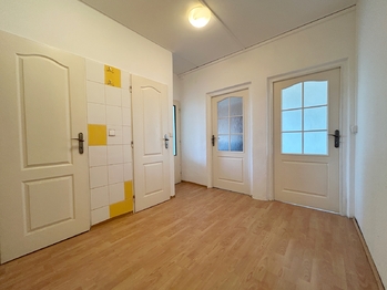 Chodba - Prodej bytu 2+1 v družstevním vlastnictví 65 m², Milovice