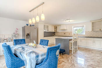 Prodej domu 499 m², Velemín