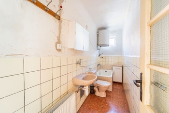 Budova 1 koupelna 9  - Prodej zemědělského objektu 218 m², Kojice