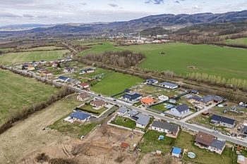 Prodej pozemku 1300 m², Černovice