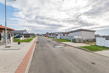 Prodej pozemku 1300 m², Černovice