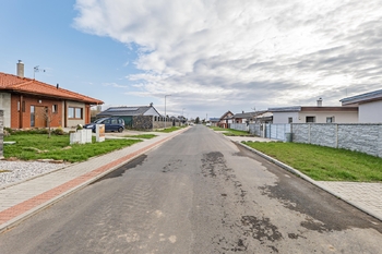 Prodej pozemku 1300 m², Černovice