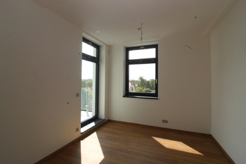 pokoj 1 s balkónem - Pronájem bytu 3+kk v osobním vlastnictví 86 m², Praha 9 - Horní Počernice