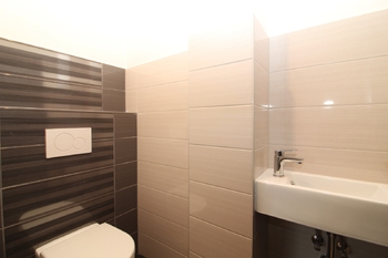 samostatná toaleta - Pronájem bytu 3+kk v osobním vlastnictví 86 m², Praha 9 - Horní Počernice