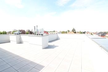 společná střešní terasa - Pronájem bytu 3+kk v osobním vlastnictví 86 m², Praha 9 - Horní Počernice
