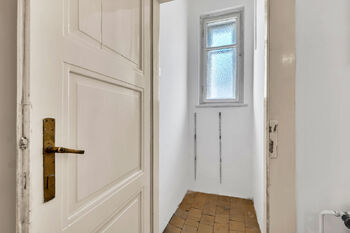 Komora u kuchyně - Prodej bytu 3+1 v osobním vlastnictví 95 m², Praha 6 - Bubeneč
