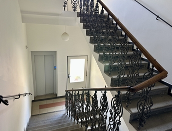 Prodej nájemního domu 736 m², Praha 5 - Smíchov