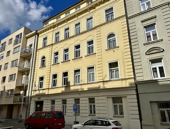 Prodej nájemního domu 736 m², Praha 5 - Smíchov
