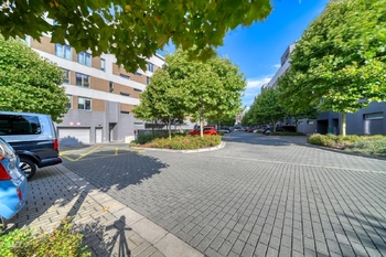 pohled do dvora - Pronájem bytu 1+kk v osobním vlastnictví 31 m², Kolín