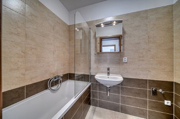 koupelna - Pronájem bytu 1+kk v osobním vlastnictví 31 m², Kolín