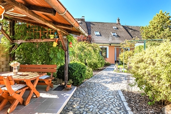 Pohled na dům ze zahrady. - Prodej domu 123 m², Žíšov